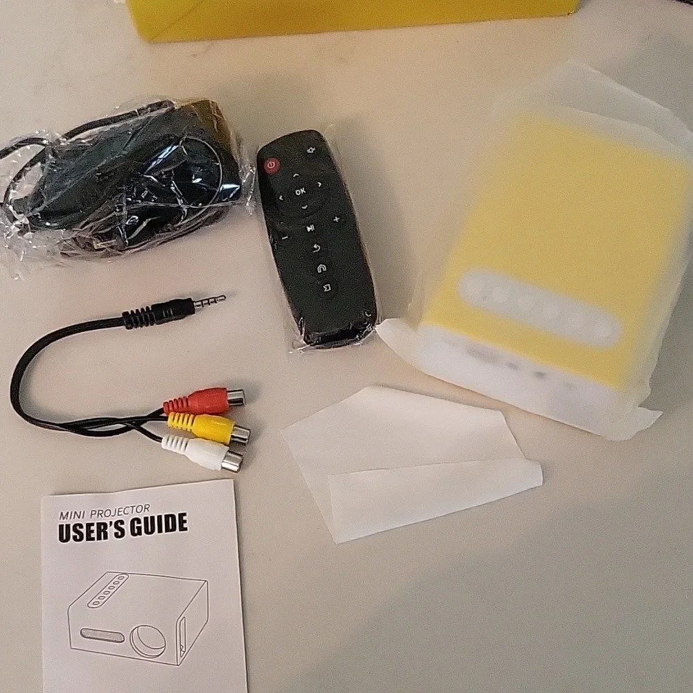 LED Source Mini Projector - Picture 4 of 5